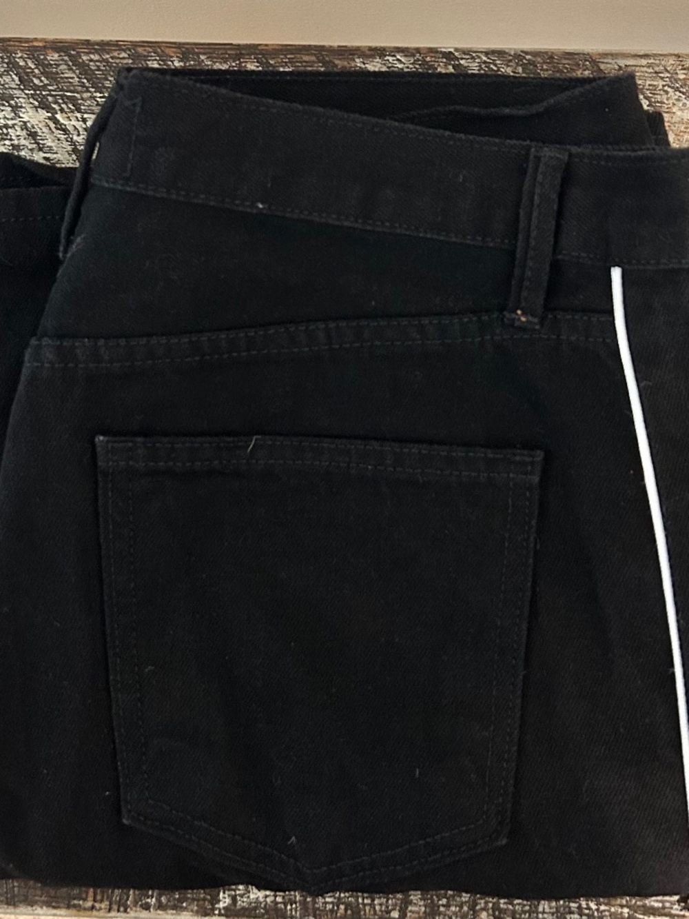 Just Black - Women’s Black Barrel Jean Twist